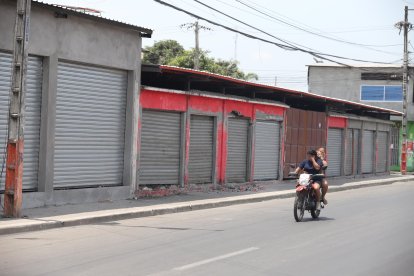 La cancha que fue gestionada por Mariana Mendieta se encuentra frente a su domicilio. Los vecinos están preocupados por ella.