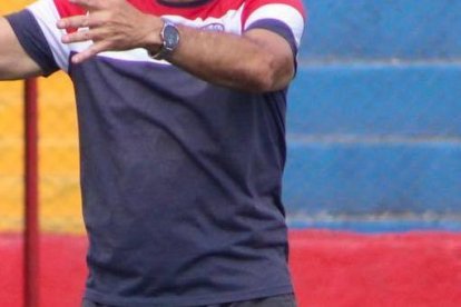 Octavio Zambrano dirigió al FAS  de El Salvador hasta abril de 2023.