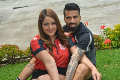 Jocelyn y Adolfo, un amor que nació por el gusto al fútbol.