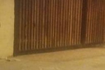 La víctima quedó tendida en el portal, frente a una discoteca.