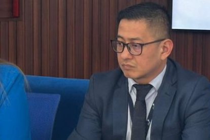 La gerenta de CNT, Lourdes Cuesta, explicando la medida.