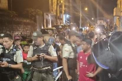 Los familiares del occiso acudieron hasta la escena del crimen.