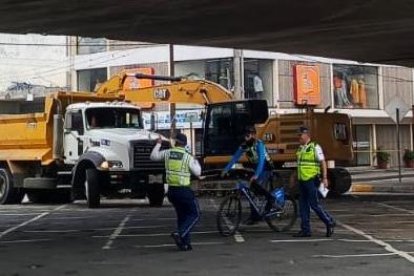 La ATM trabaja en el sitio de los arreglos, en el norte de Guayaquil.