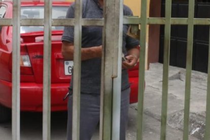 Los antisociales se valieron del momento en que la mujer iba a abrir las rejas de la zona, en Guayacanes.