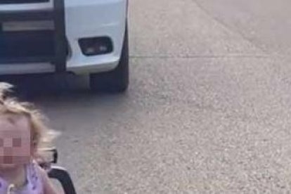 La niña en cuestión no frenó nunca ante las sirenas de policía.