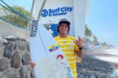 Israel en una de las últimas gráficas en vida, luego de un entrenamiento en El Salvador, país donde falleció el martes.