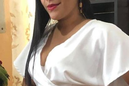 La mujer deja a una pequeña en la orfandad.