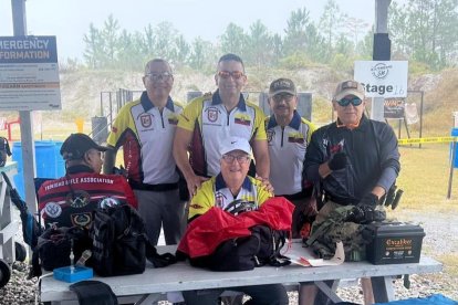El equipo de ecuatorianos que participa en el torneo de tiro practico en Estados Unidos.