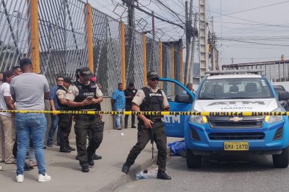Asesinaron a un agente de tránsito mientras laboraba en la vía a Daule.