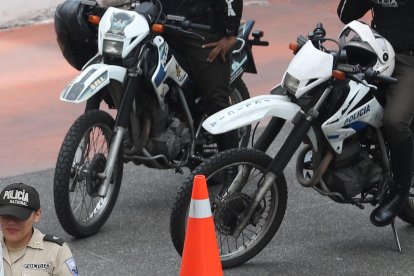 Una agente de la Policía Nacional recibió un regalo que llamó la atención.