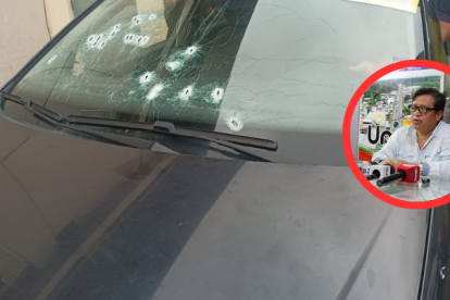 El carro del exfuncionario quedó con los huecos de las balas.