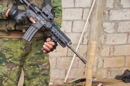 En un allanamiento decomisaron armas, municiones  y unos chalecos.