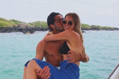 Leo campana y su novia Ariana Altuve.