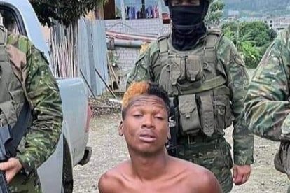 Uno de los detenidos por presunta extorsión en Esmeraldas.