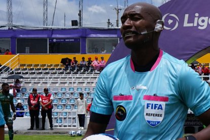 El árbitro Augusto Aragón condujo las acciones en el primer partido de la final de LigaPro 2023