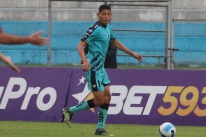 Darwin Suárez cuando jugaba con el Cumbayá FC que logro mantener la categoría esta temporada 2023