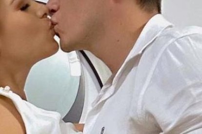 Mafer Pérez con su novio.