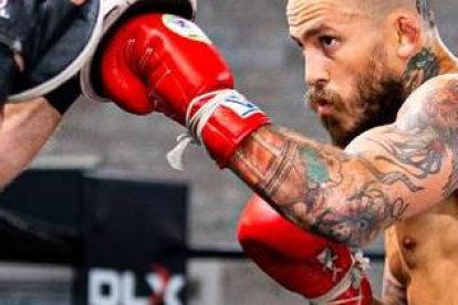 El peleador ecuatoriano entrena en el gimnasio de Jason Parillo, couch estadounidense especializado en boxeo