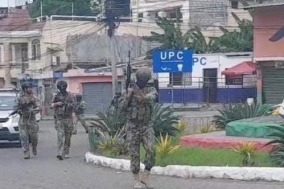 Militares están en las calles de Esmeraldas.