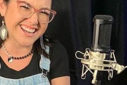 Claudia Camposano ​ es una actriz ecuatoriana, que ha trabajado para varias producciones nacionales como La taxista, ¡Así pasa! y Cuatro Cuartos.