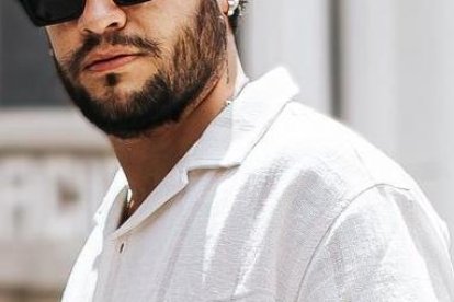 Javier Neira 

lleva 20 años haciendo música y siempre ha cuidado la letra de sus canciones.