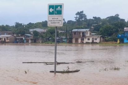 Muisne 'bajo el agua'.