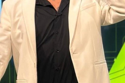 Santiago Castro es un presentador de farándula conocido en redes sociales.