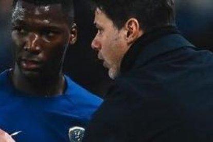 Moisés Caicedo es criticado en medio de los malos resultados de Chelsea