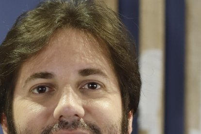 Víctor Aráuz es actor de teatro, cine y televisión, director, guionista y profesor de actuación ecuatoriano.