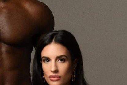 Felipe Caicedo mostrando el pecho y su esposa María García más regia que nunca, la foto que subieron por el 14 de febrero.