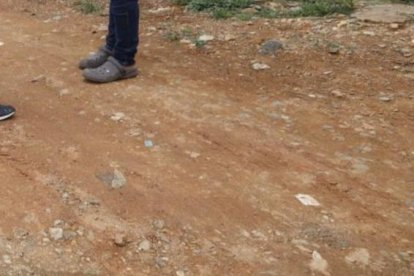 Vecinos mencionan que, con la lluvia, esa calle se convierte en un peligro para los adultos. De hecho, una persona se fracturó el brazo.