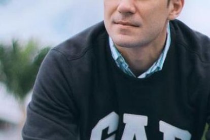 Carlos Scavone es un actor y ahora será presentador del reality Combate.