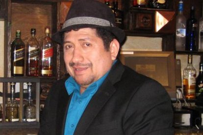 aladino el Mago de la rockola, continúa internado en el hospital.