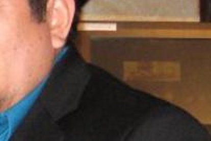 aladino el Mago de la rockola, continúa internado en el hospital.