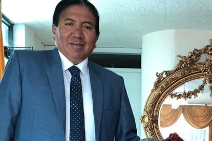 El jurisconsulto  junto a su madre María Toapanta, con quien comparte algunas filmaciones.