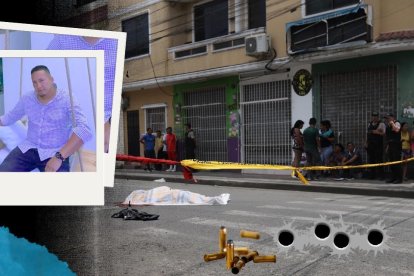 El cuerpo de Ronny Alvarado Manzaba, de 37 años,  quedó en medio de la calle donde todos los días esperaba el carro que lo trasladaba a Guayaquil.