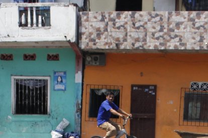 El crimen ocurrió a unos ocho metros de la vivienda en la que residía el ciudadano. Intentaron ayudarlo, pero murió.