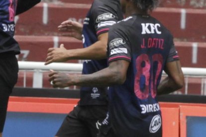 Kendry Páez y todo el festejo del primer gol de Independiente del Valle.