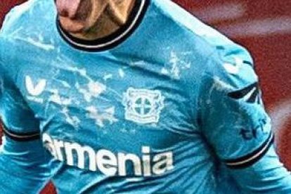 Piero Hincapié es titular habitual en la defensa de Bayer Leverkusen.