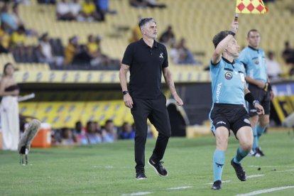 Diego López se dedicó a jugar con la alineaciones que al final la jugó en contra.