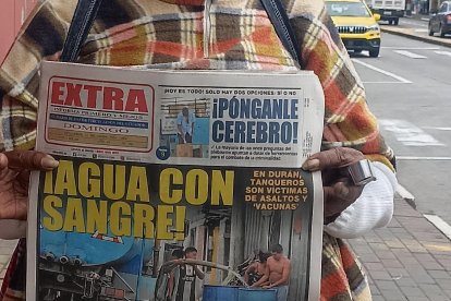 Lupita lleva 60 años voceando EXTRA.