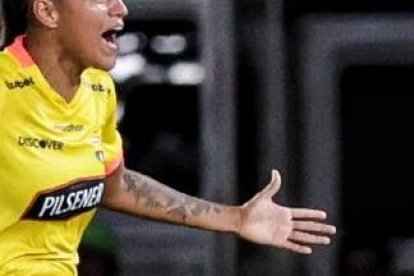 Justin Cuadra zaguera de Barcelona lista para el debut.