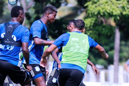 La practica de Emelec se realiza de manera normal en el Polideportivo de Los Samanes