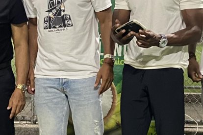 Rorys Aragón, José Gavica, Iván Hurtado, Frickson George, Augusto Poroso y Carlos Morán jugaron Clásicos del Astillero en ambos equipos.