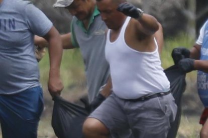 Este sábado 27 de abril encontraron otro cadáver. La noche anterior fueron hallados los cuerpos de seis víctimas.