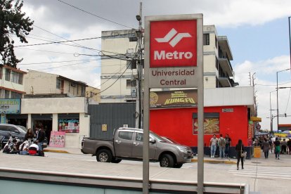 Según la información oficial, el menor de edad falleció cuando ingresaba a la estación Universidad Central, del Metro de Quito.