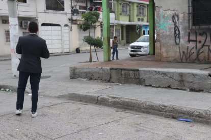 La pelea se habría originado porque una persona hizo sus necesidades fisiológicas cerca del auto de un hombre.