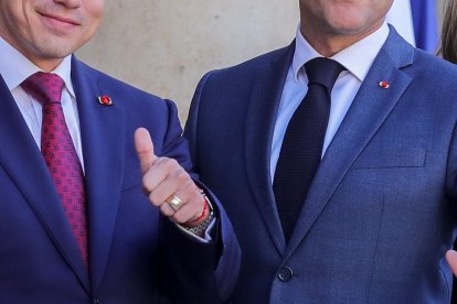 El presidente Daniel Noboa acompañado de la primera dama y del presidente Manuel Macron junto a su esposa, Brigitte Macron