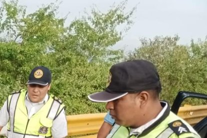 Las víctimas fueron auxiliadas por personal de la Comisión de Tránsito del Ecuador (CTE).