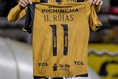 Fydriszewski y el homenaje a Joao Rojas, después del gol.